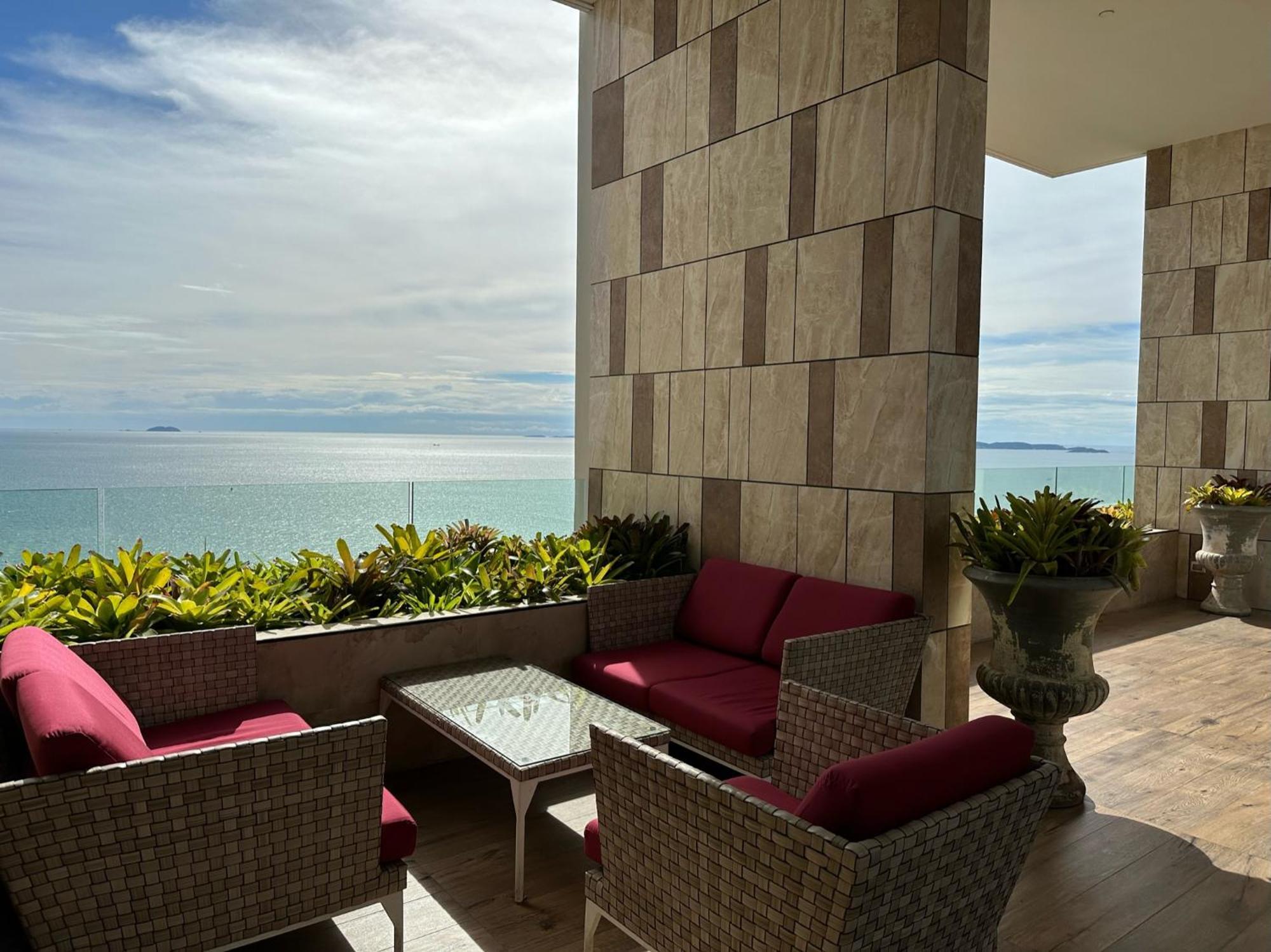 芭提雅高层海景奢华公寓the Riviera Jomtien生香家直达海滩2704 Экстерьер фото